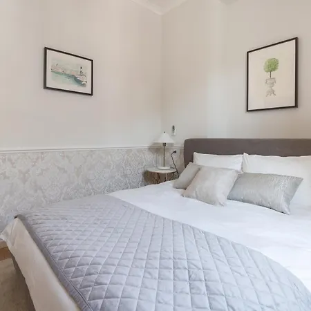 Apartment 29 Piazza Roma